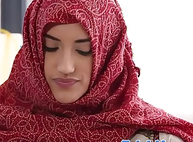 Arab beauty fucked on the rub-down table